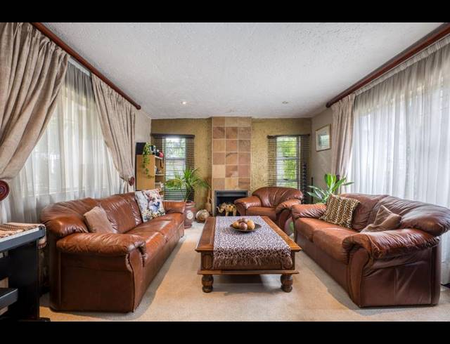 3 BEDROOM HOUSE FOR SALE IN LONEHILL